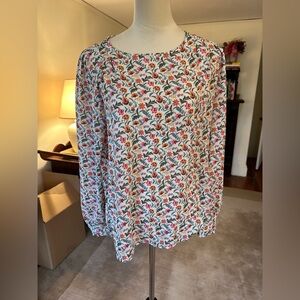 Ann Taylor LOFT floral print blouse / top. Size M. Never worn.